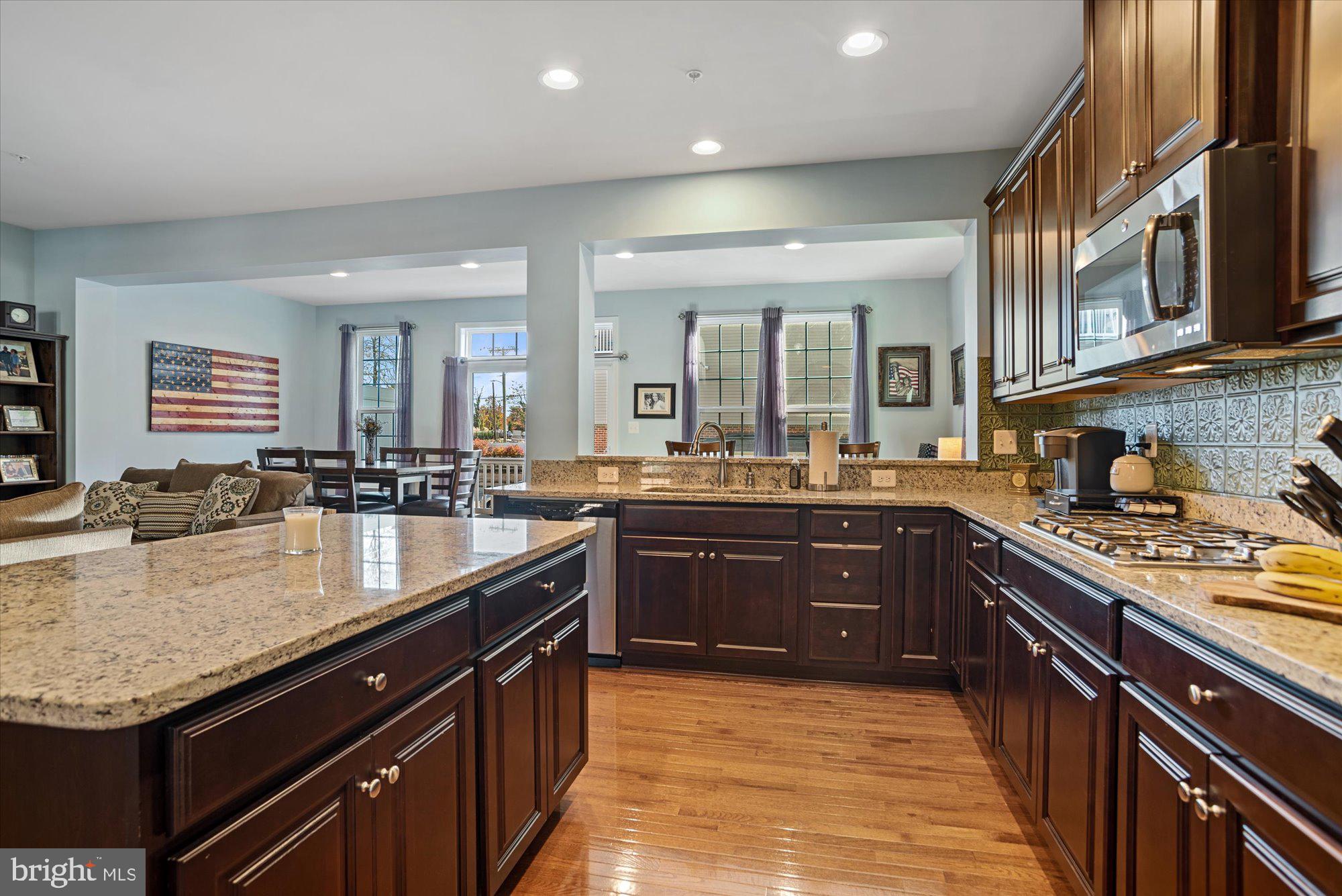 TOWN CENTER COMMONS - Residential