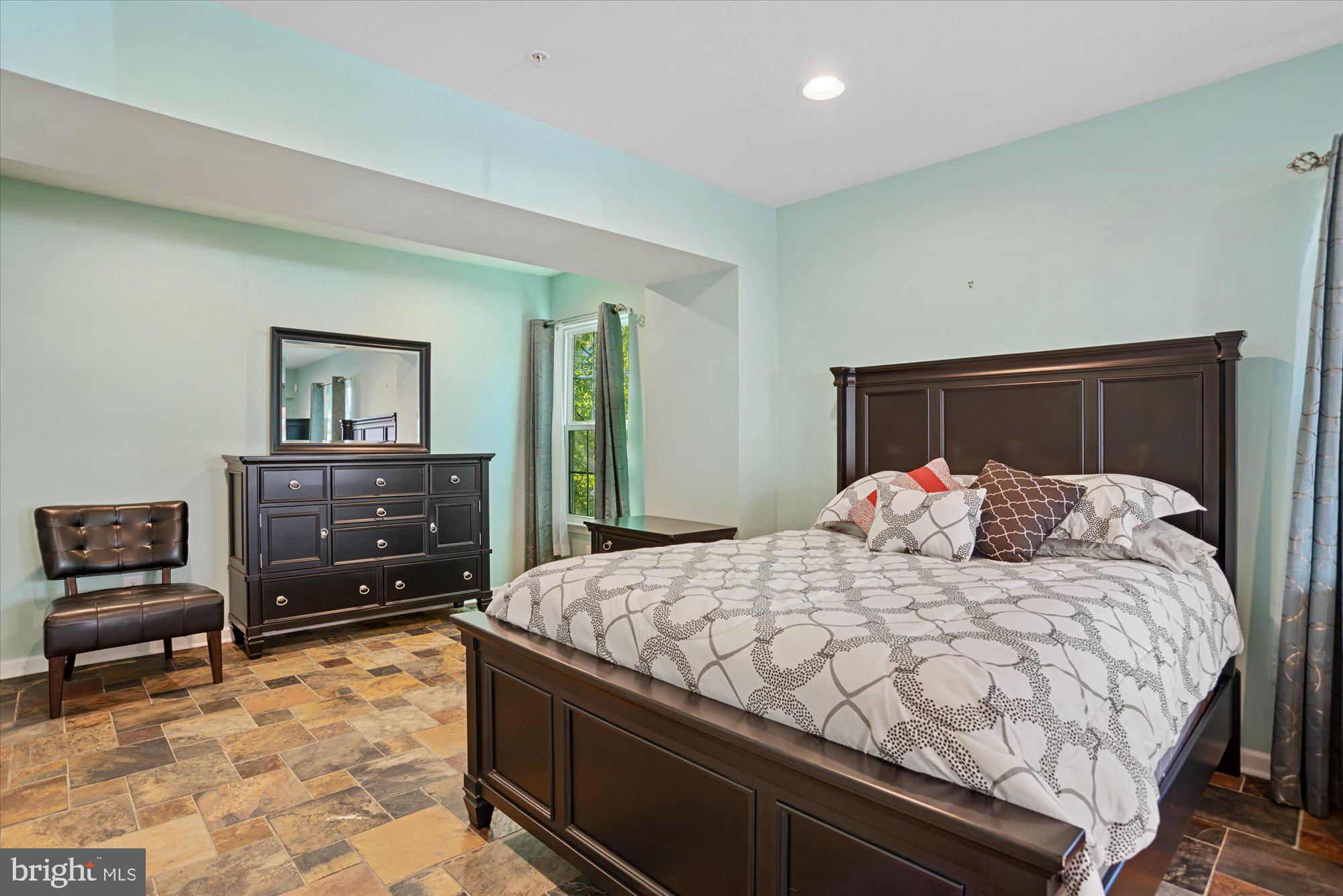 TOWN CENTER COMMONS - Residential