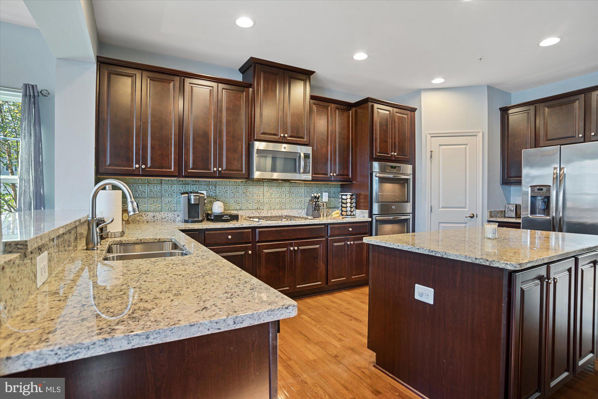 TOWN CENTER COMMONS - Residential