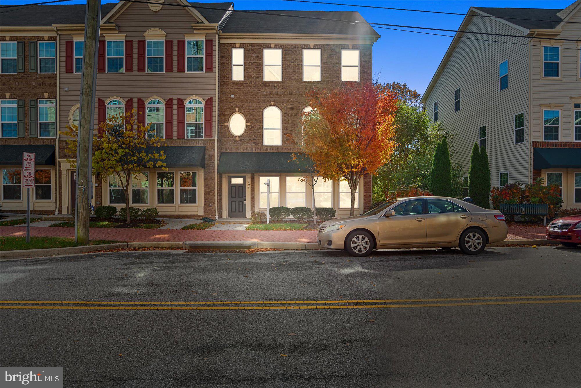 TOWN CENTER COMMONS - Residential