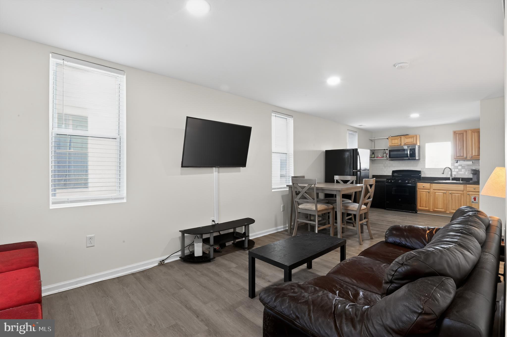 230 W MAGNOLIA AVENUE A