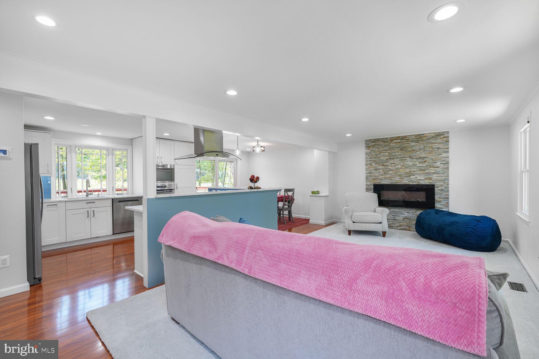 7937 FREEHOLLOW DRIVE