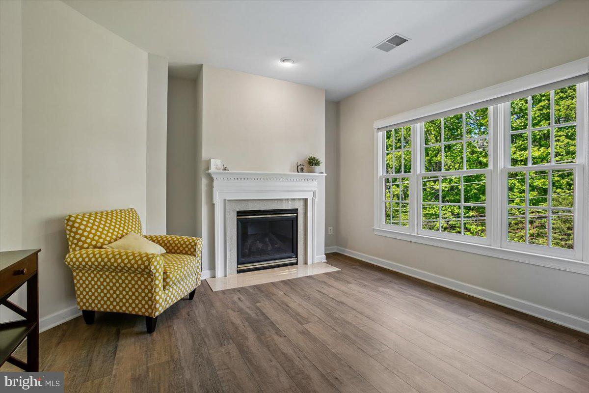OAKTON CROSSING - Residential