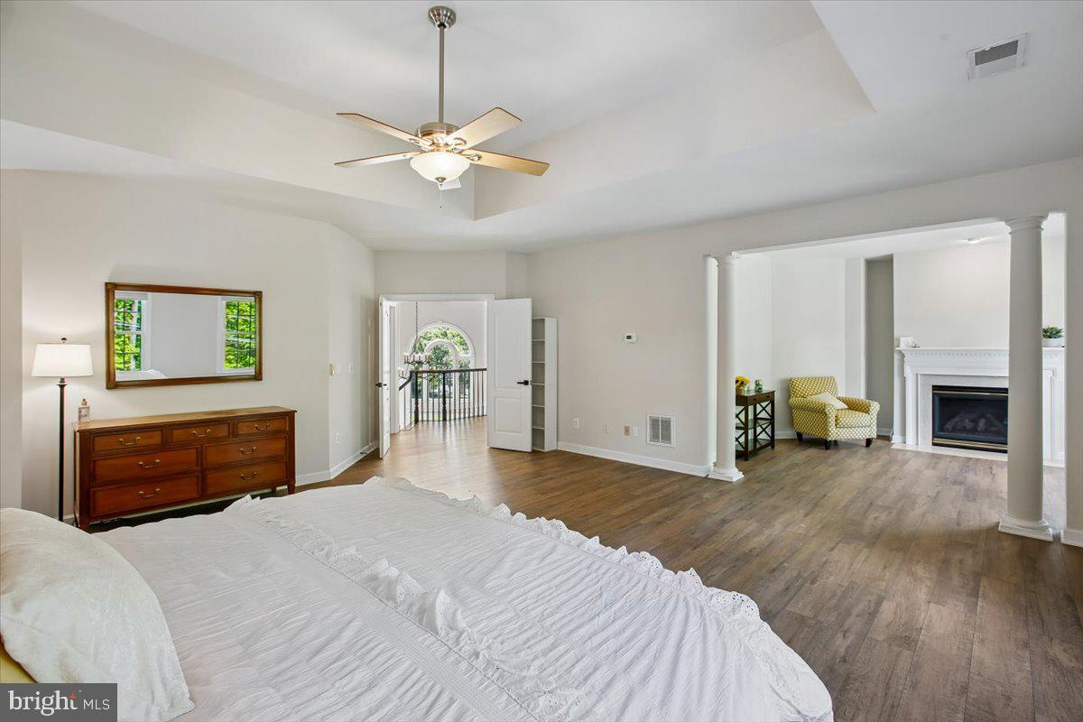 OAKTON CROSSING - Residential
