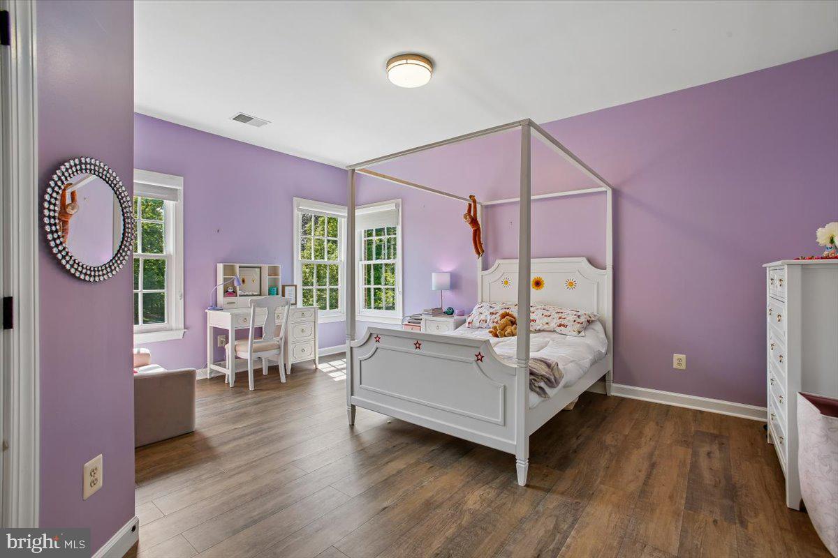 OAKTON CROSSING - Residential