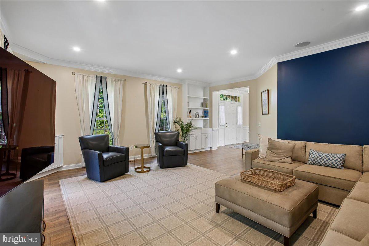 OAKTON CROSSING - Residential