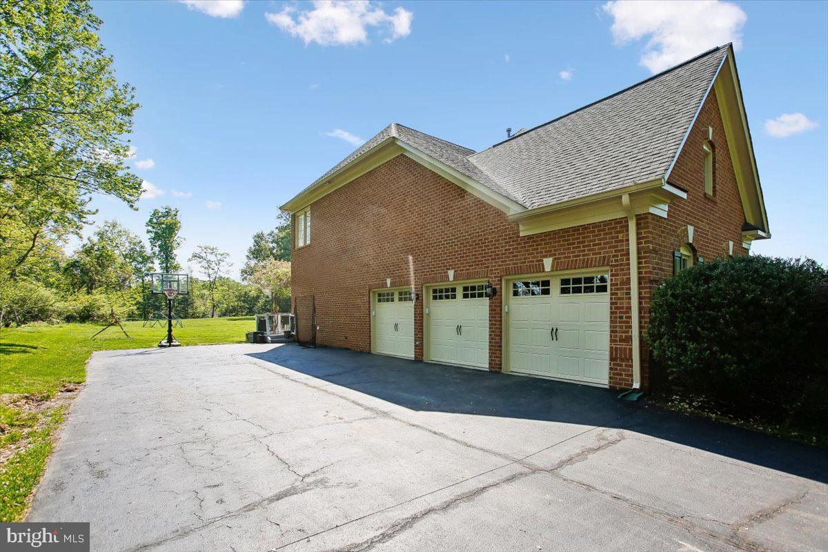 OAKTON CROSSING - Residential