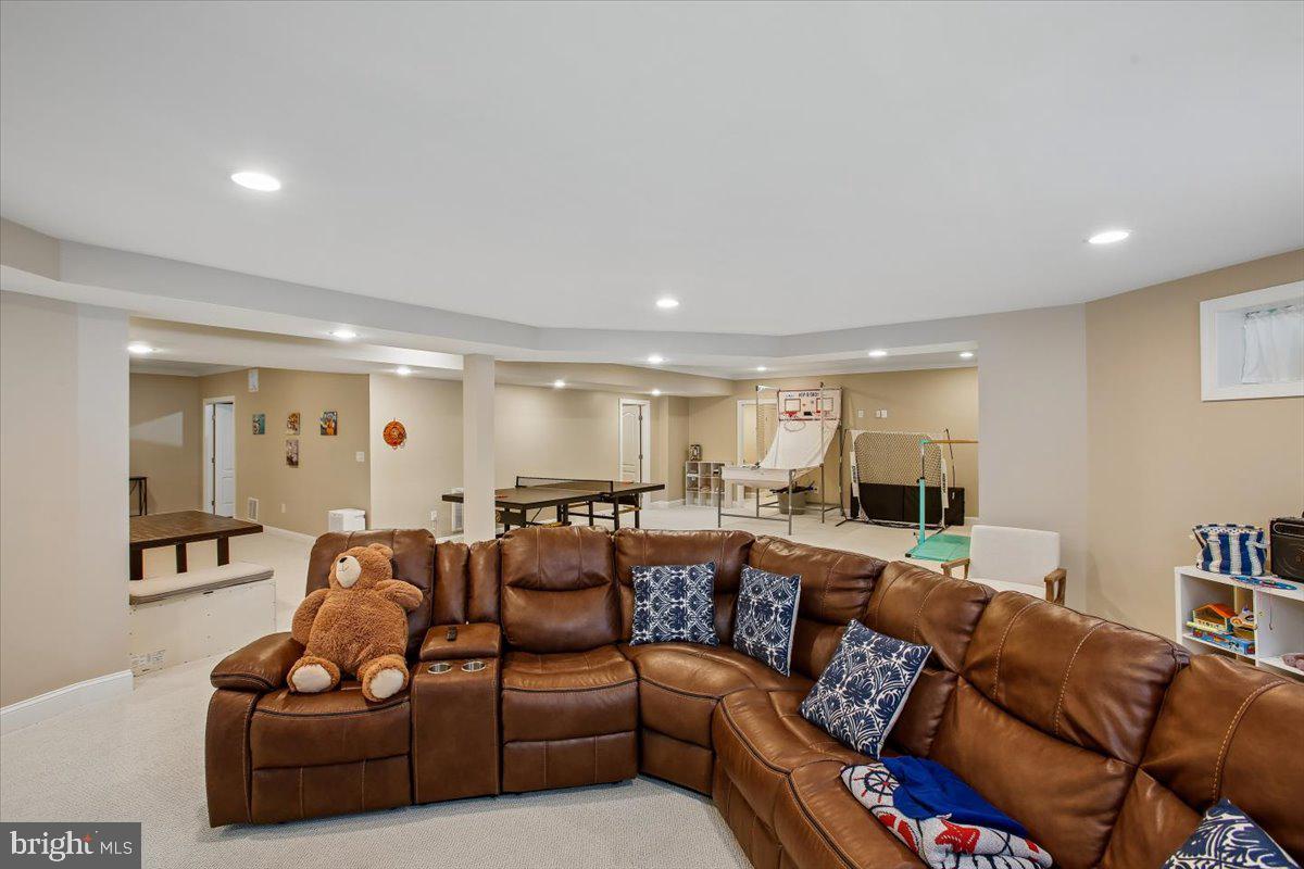 OAKTON CROSSING - Residential