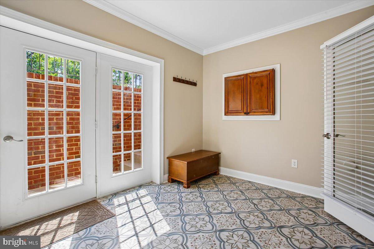 OAKTON CROSSING - Residential