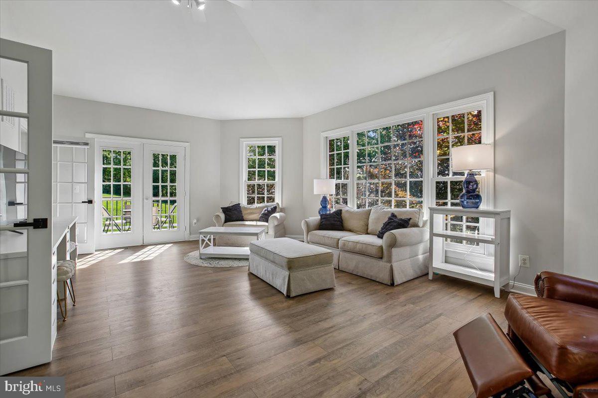 OAKTON CROSSING - Residential