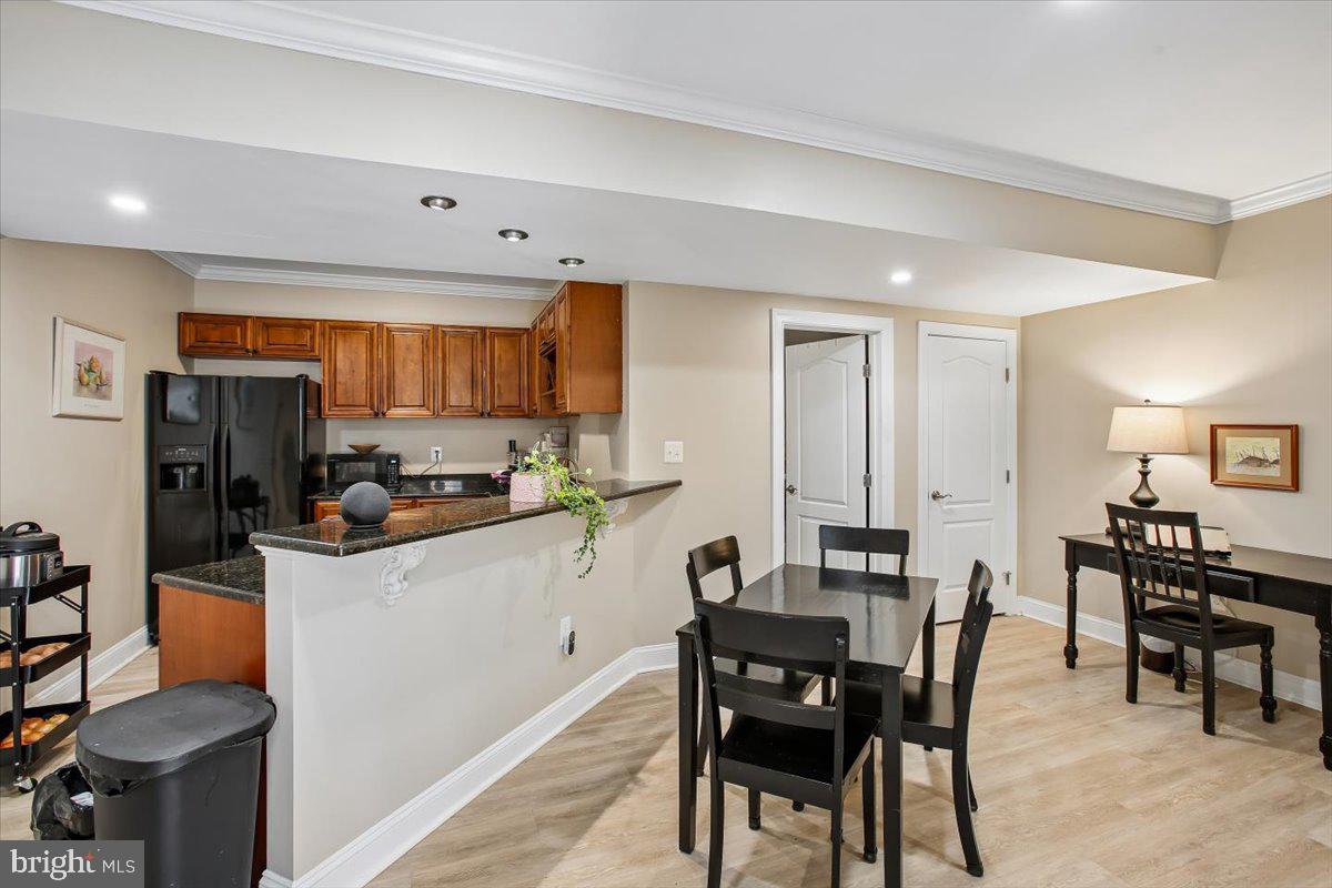 OAKTON CROSSING - Residential