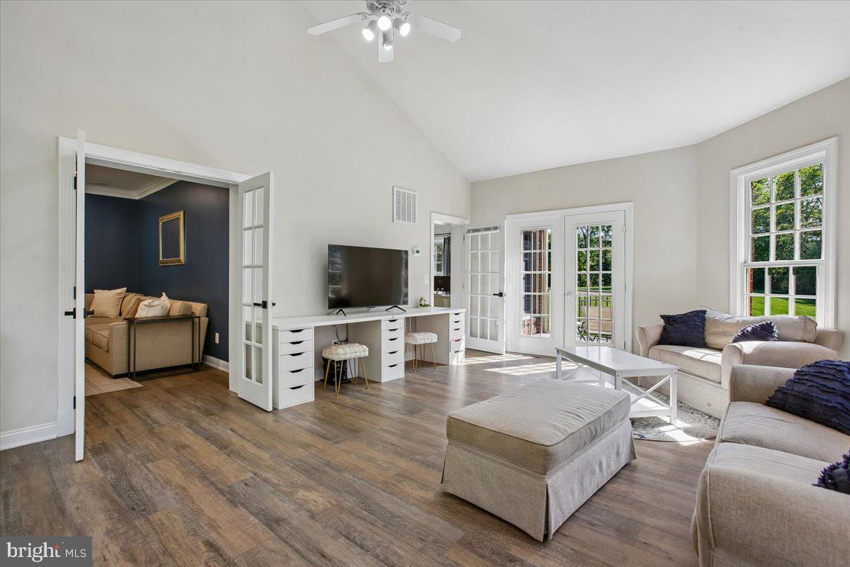 OAKTON CROSSING - Residential