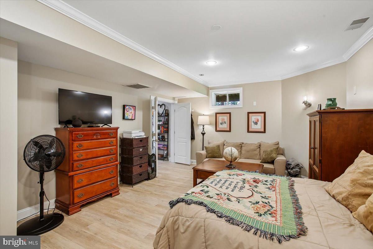OAKTON CROSSING - Residential
