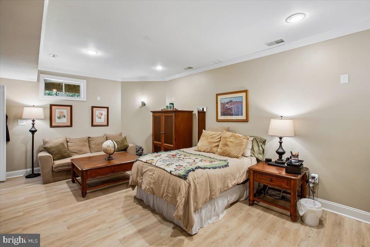 OAKTON CROSSING - Residential
