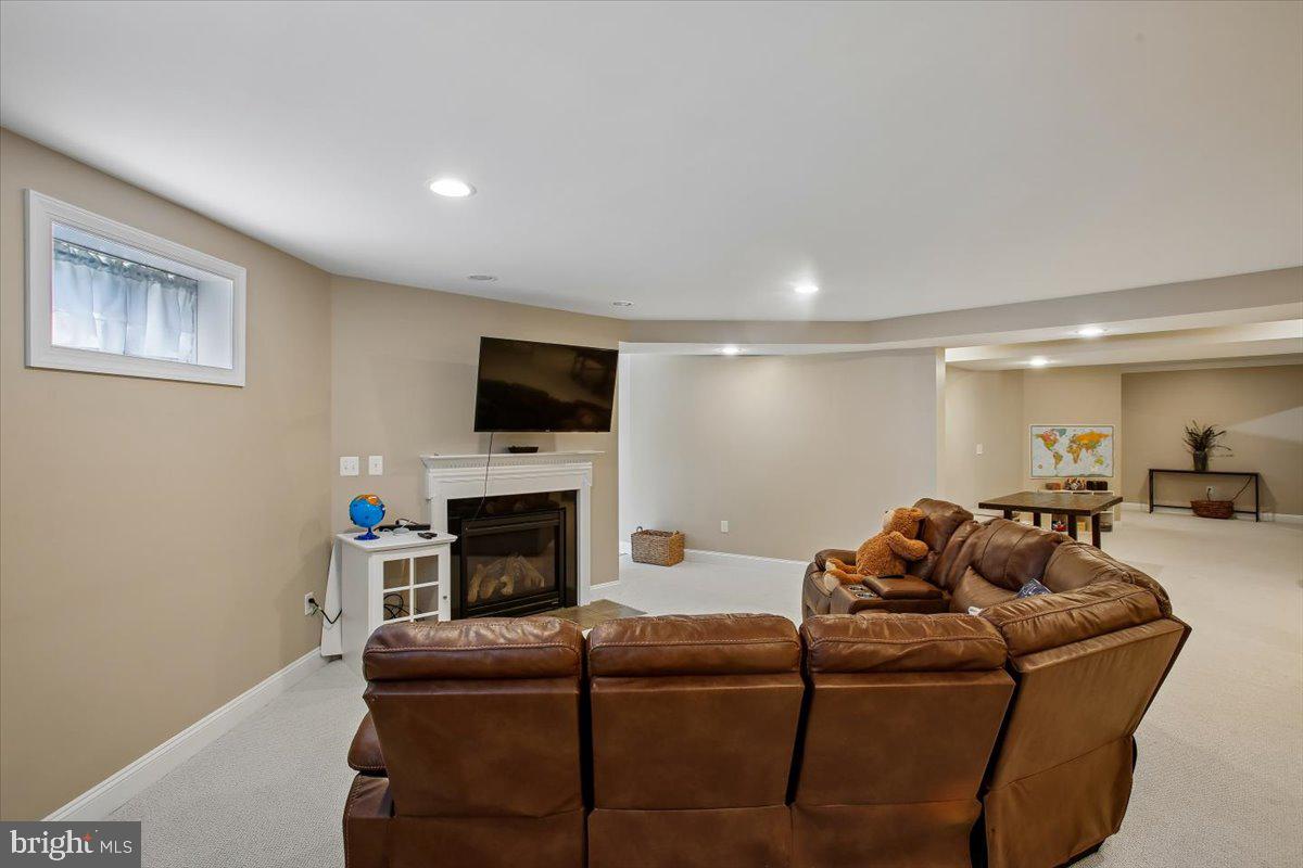 OAKTON CROSSING - Residential