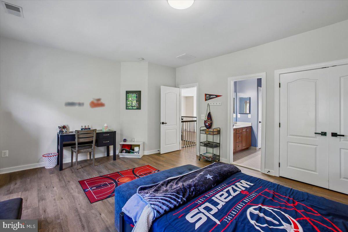 OAKTON CROSSING - Residential