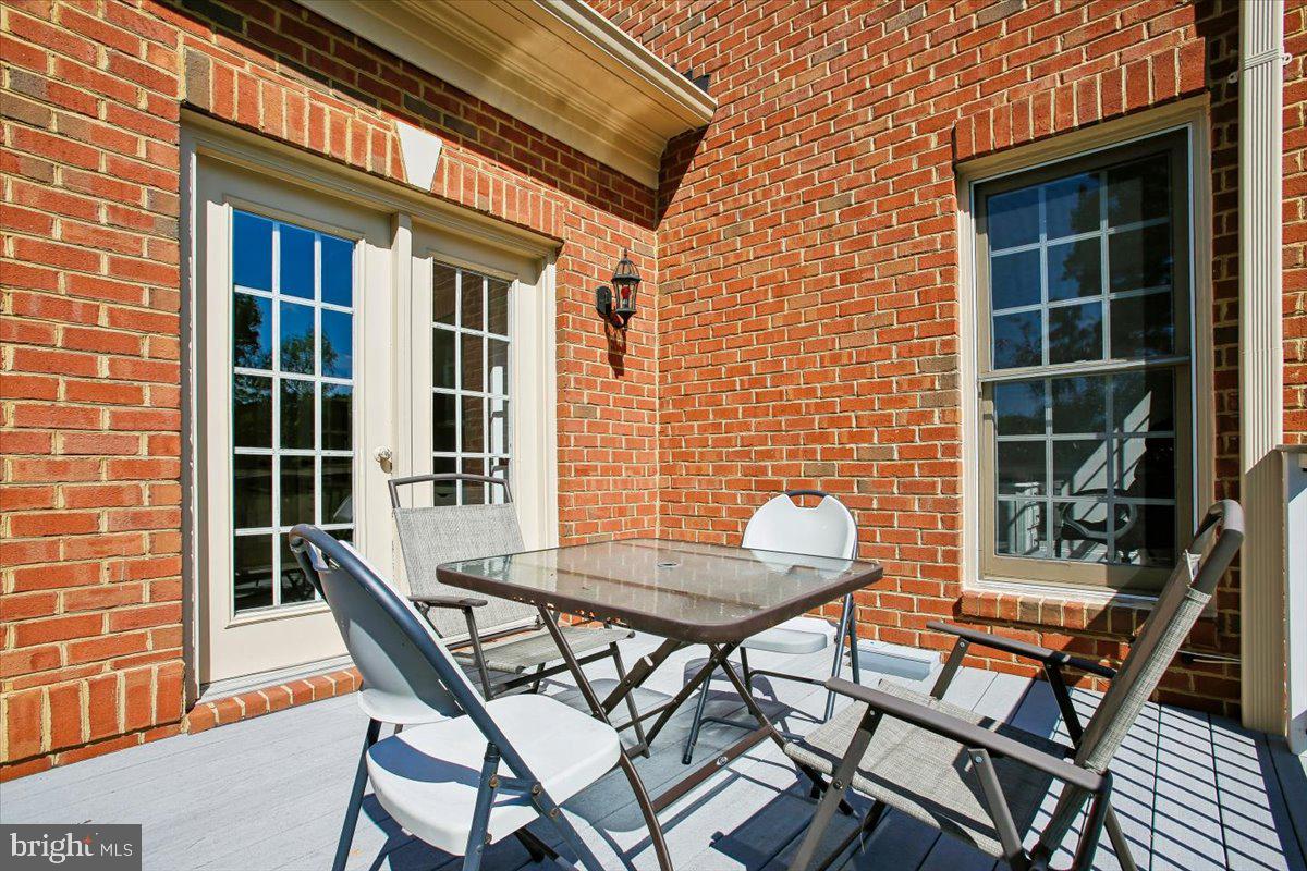 OAKTON CROSSING - Residential