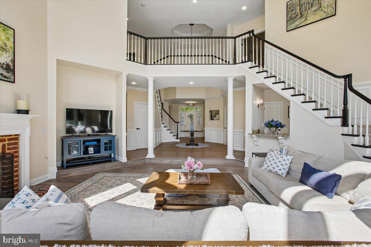 OAKTON CROSSING - Residential