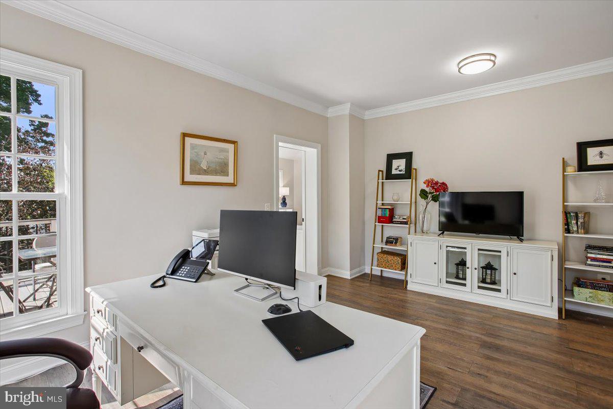 OAKTON CROSSING - Residential