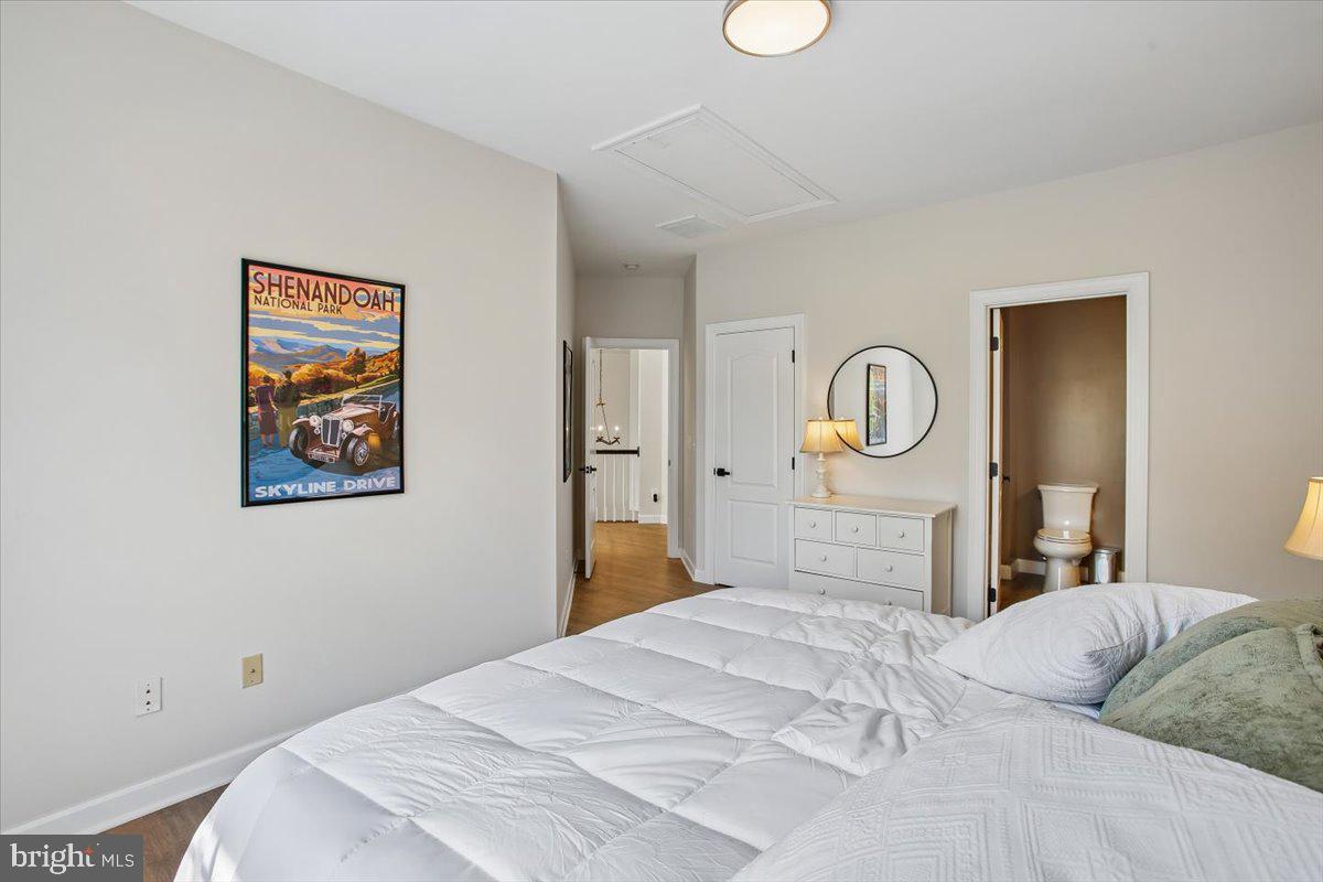 OAKTON CROSSING - Residential