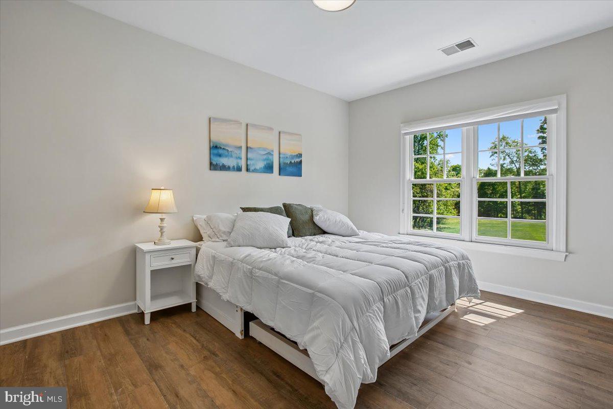 OAKTON CROSSING - Residential