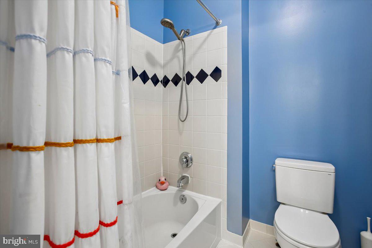 OAKTON CROSSING - Residential