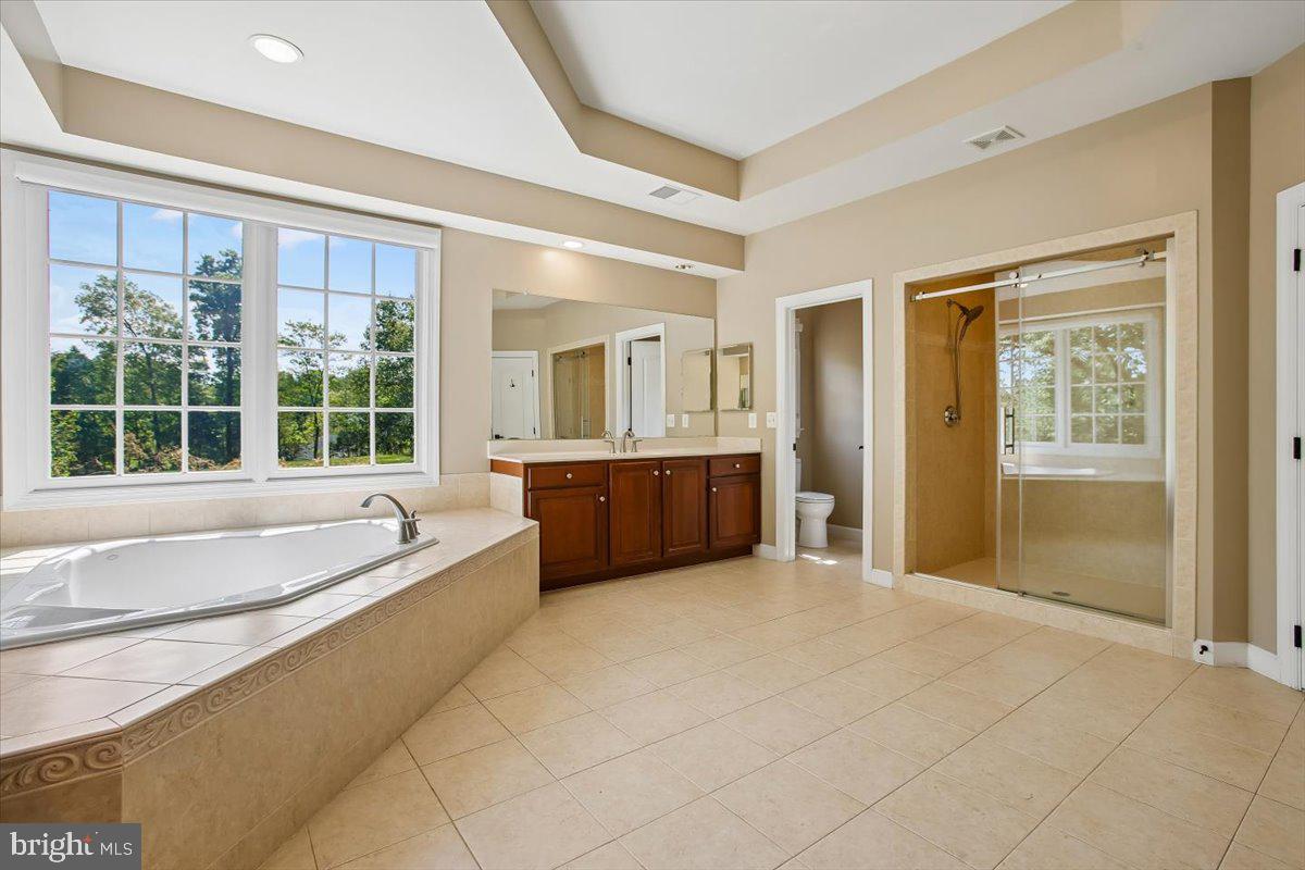 OAKTON CROSSING - Residential