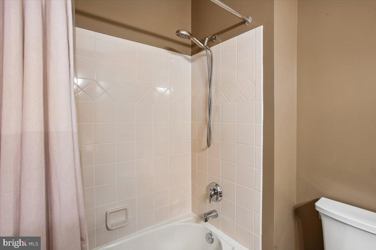 OAKTON CROSSING - Residential