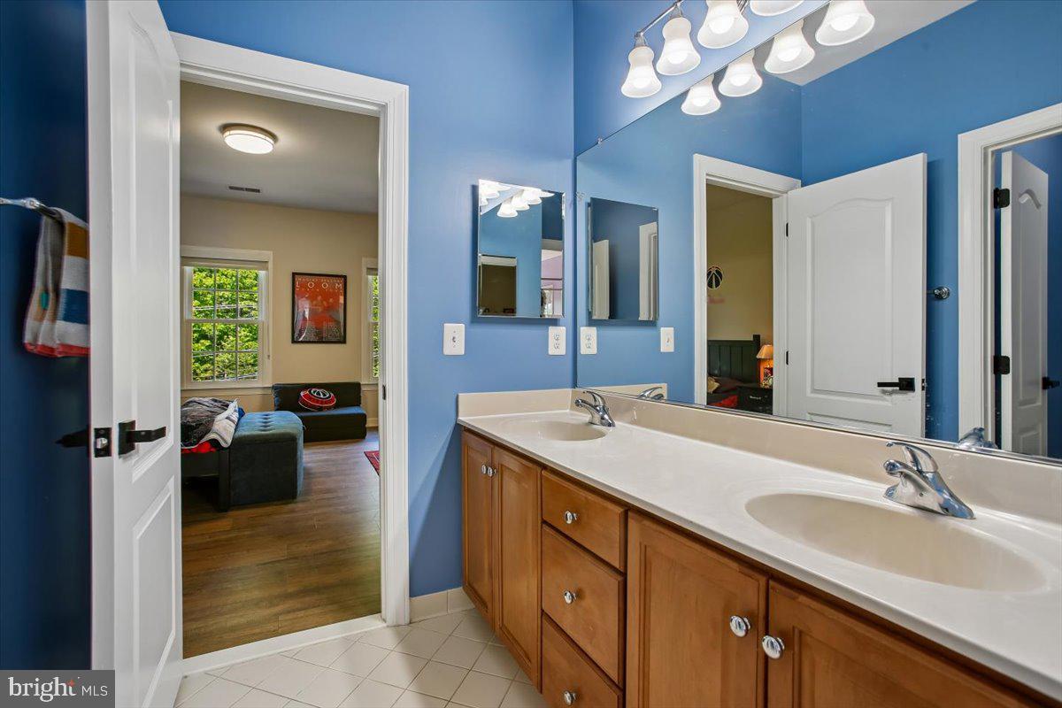 OAKTON CROSSING - Residential