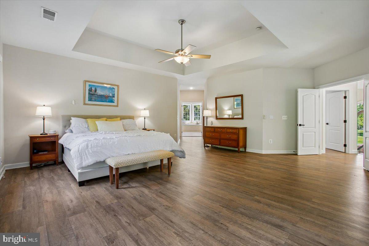 OAKTON CROSSING - Residential