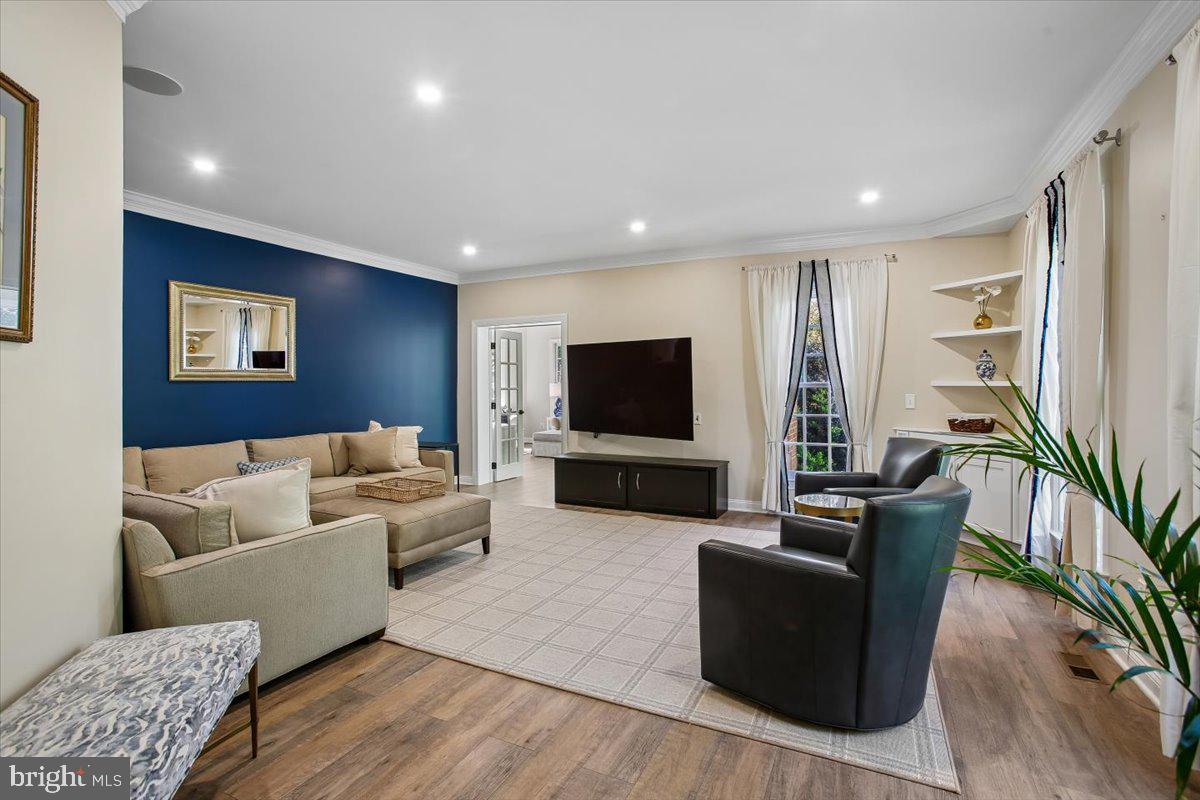 OAKTON CROSSING - Residential