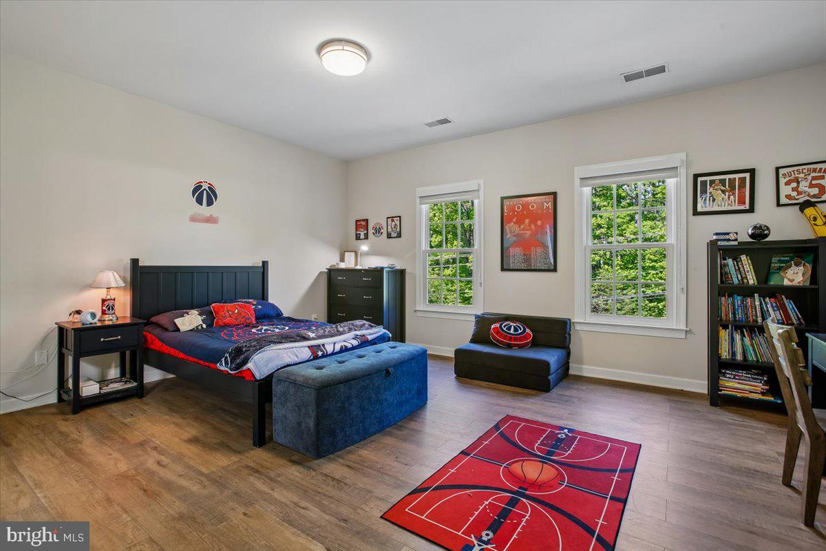 OAKTON CROSSING - Residential