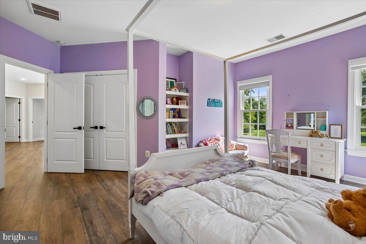 OAKTON CROSSING - Residential