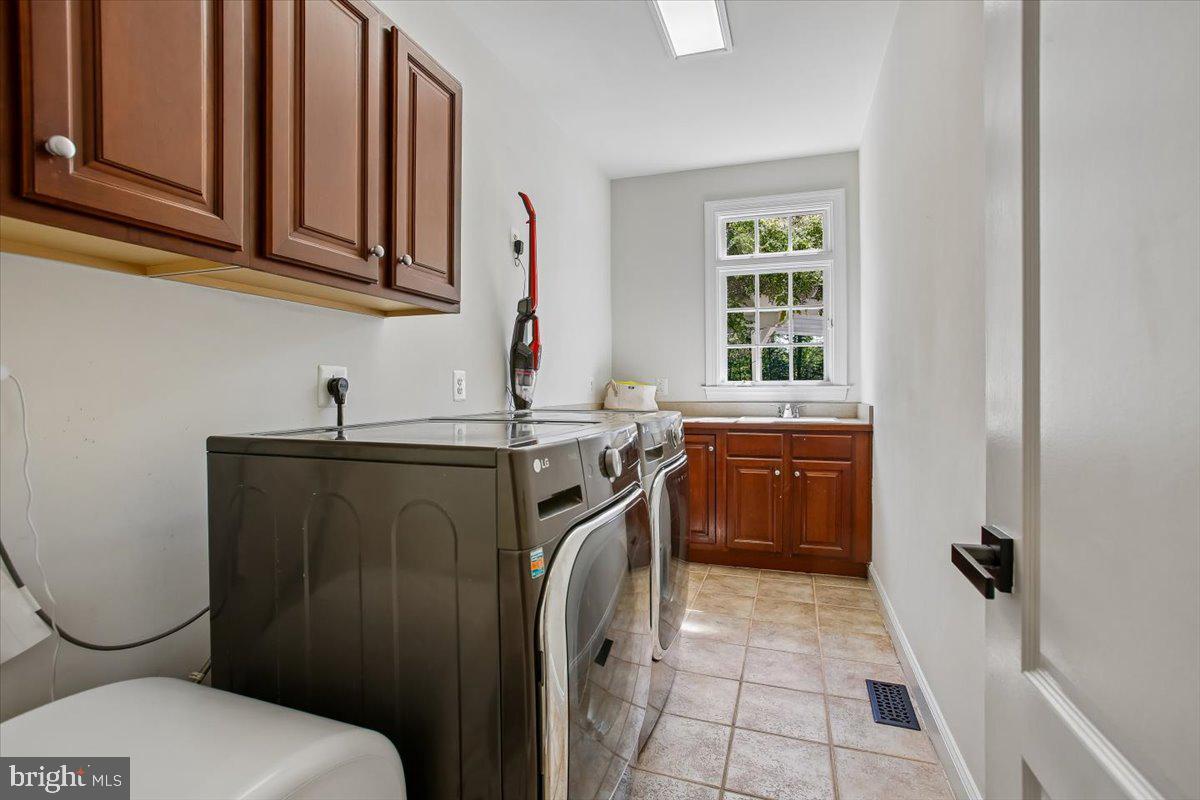 OAKTON CROSSING - Residential