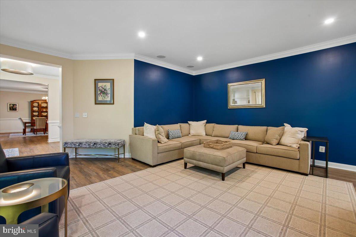 OAKTON CROSSING - Residential