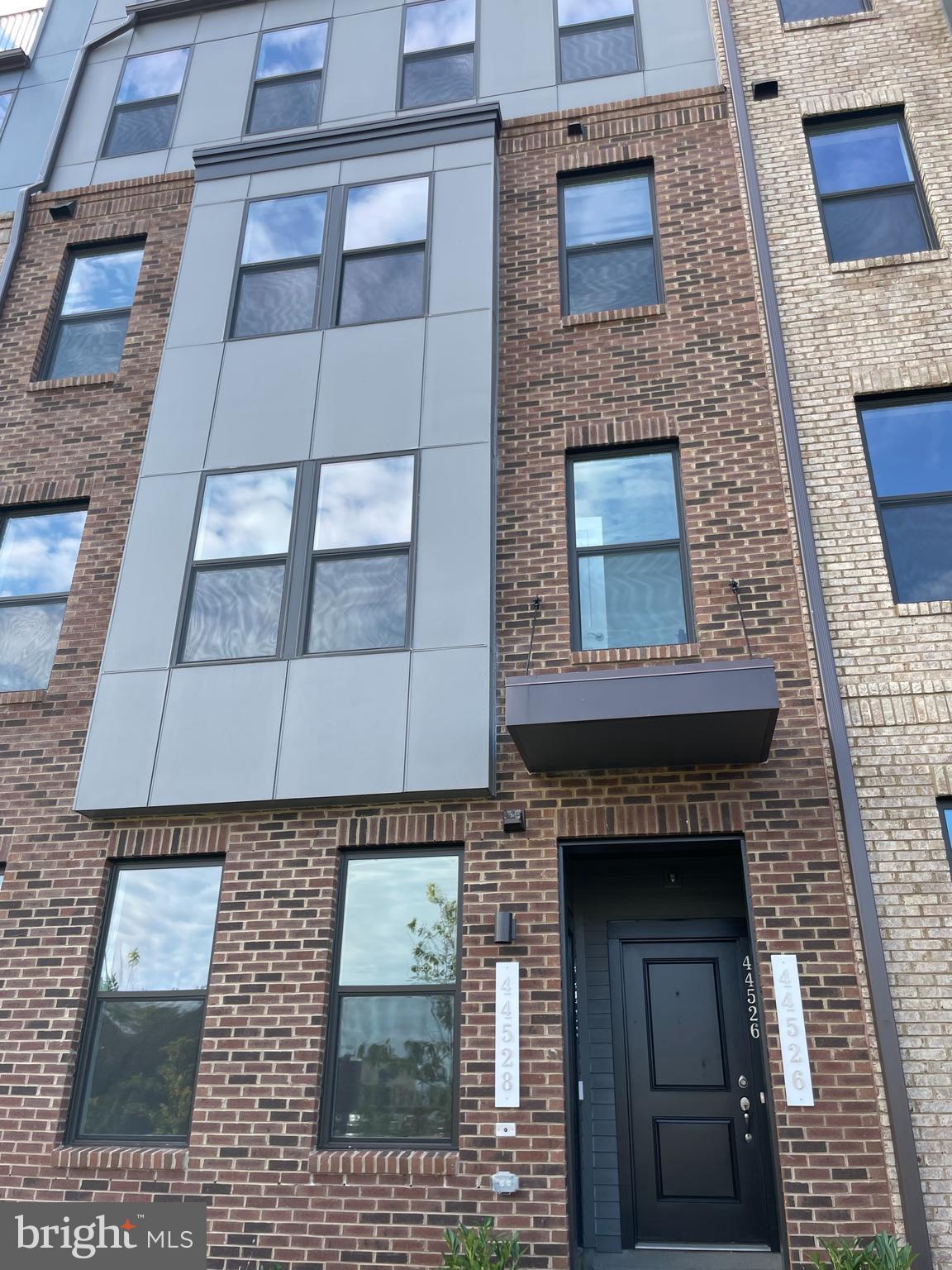 ASHBROOK PLACE - Residential Lease