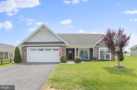 576 AQUEDUCT AVENUE MARTINSBURG WV 25404