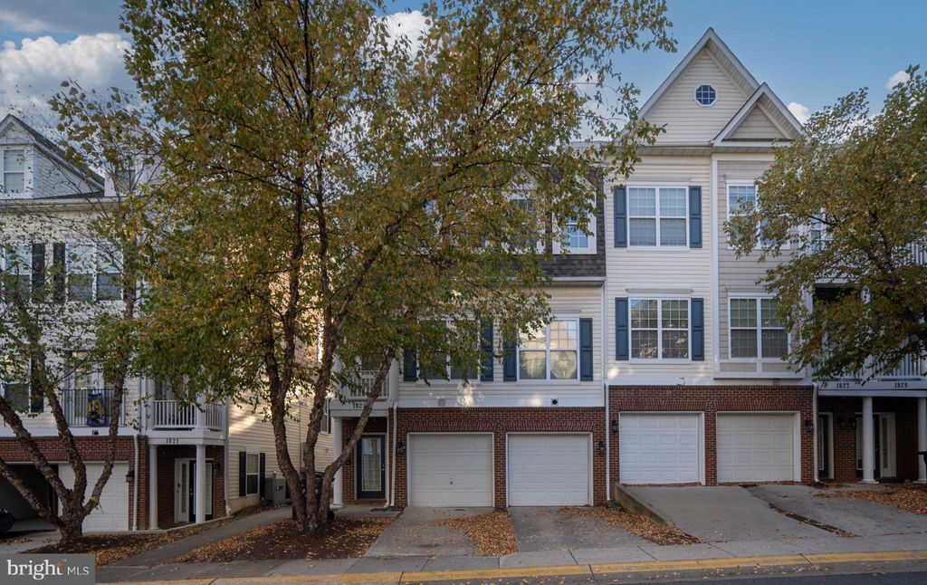 Photo of 1825 Cedar Cove Way #201, WOODBRIDGE, VA 22191 (MLS # VAPW2106668)