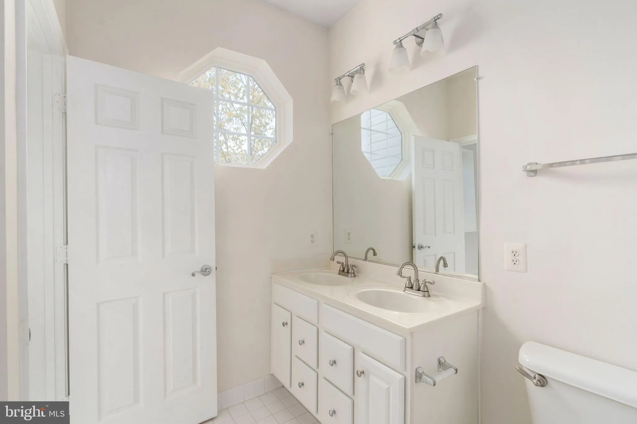 Woodbridge, Virginia 22191, United States, 3 Bedrooms Bedrooms, ,3 BathroomsBathrooms,Residential,Coming Soon,232499