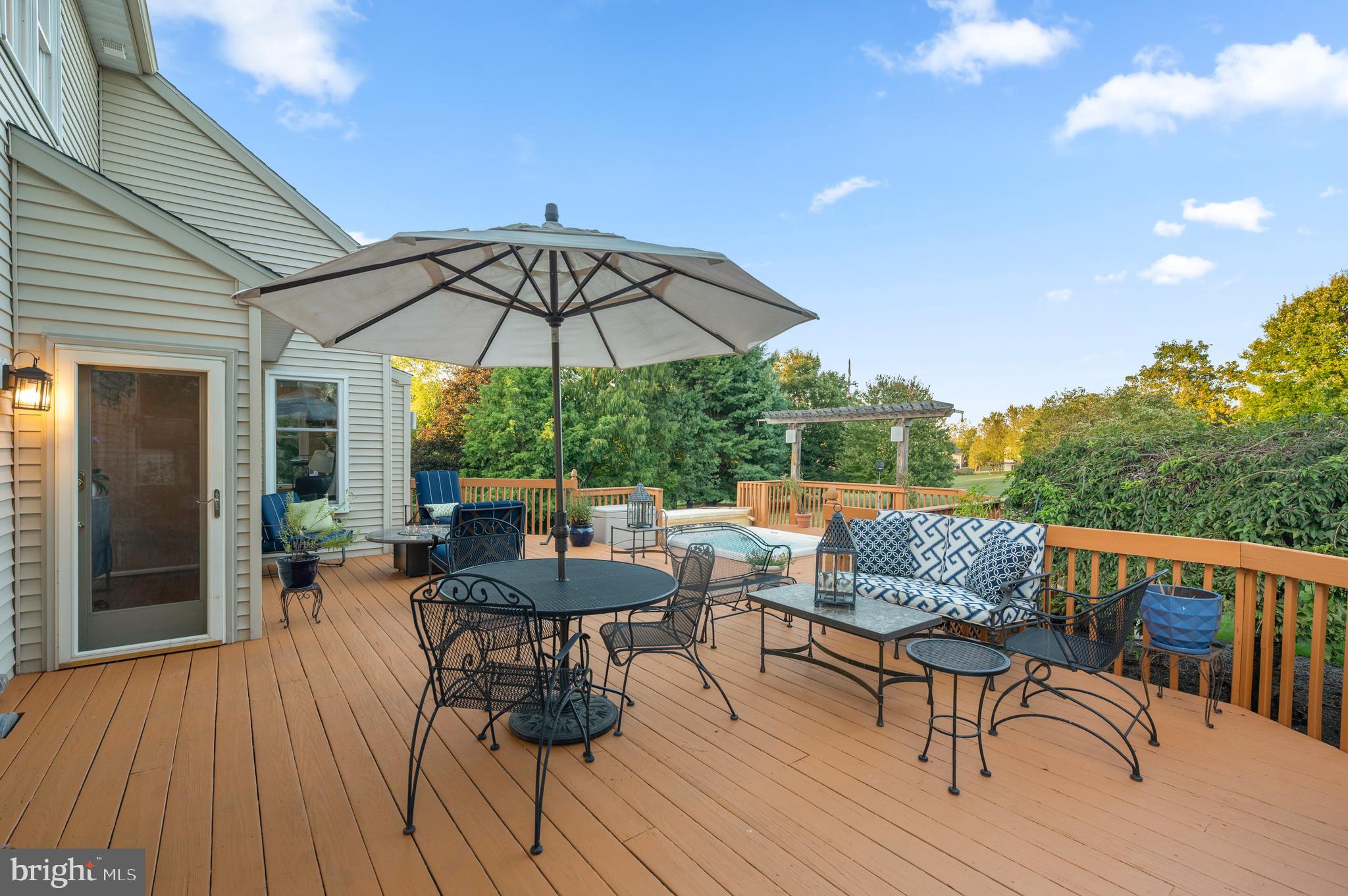 LAKERIDGE - Residential