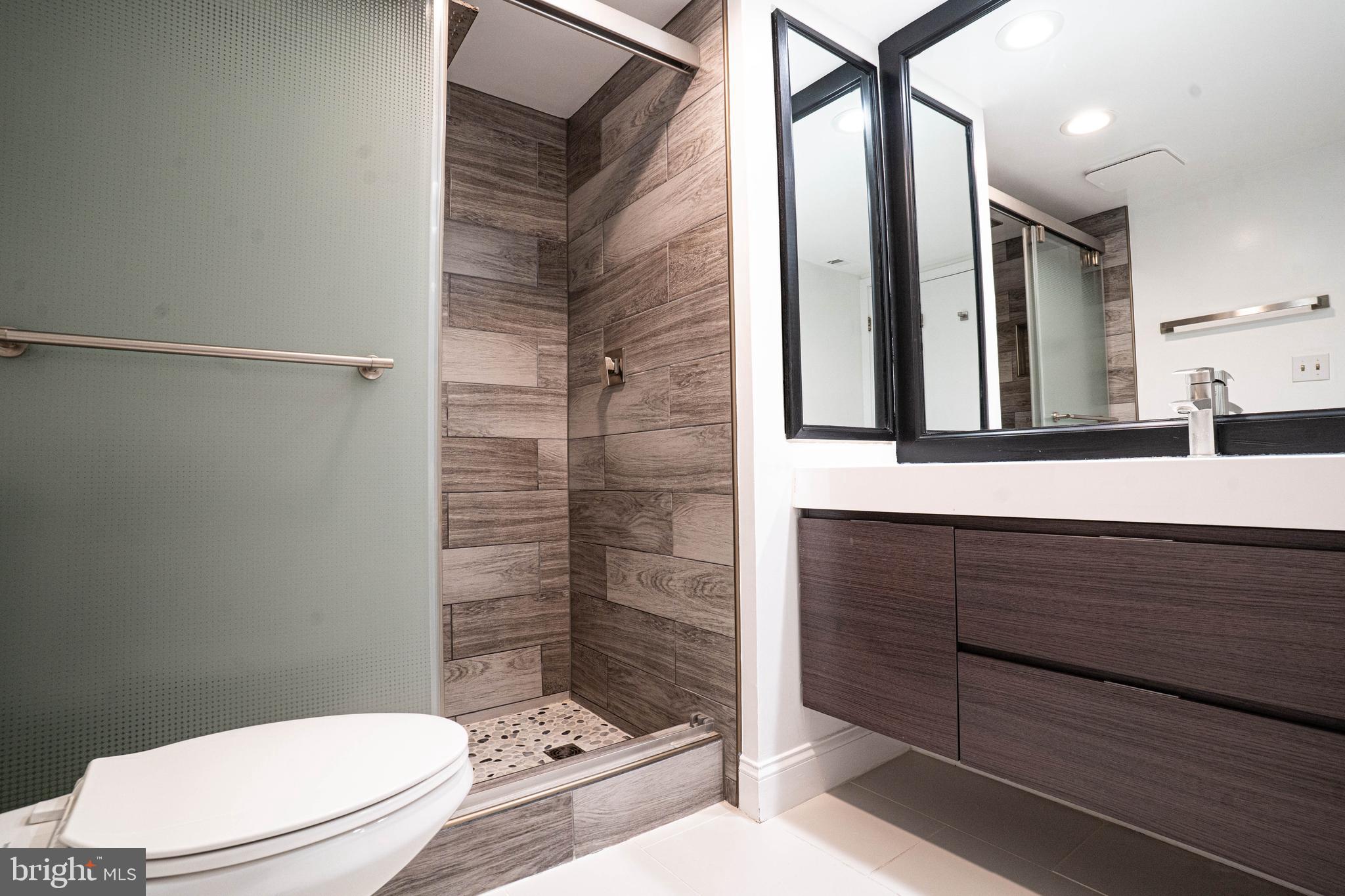 SKYLINE SQUARE CONDO - Residential Lease