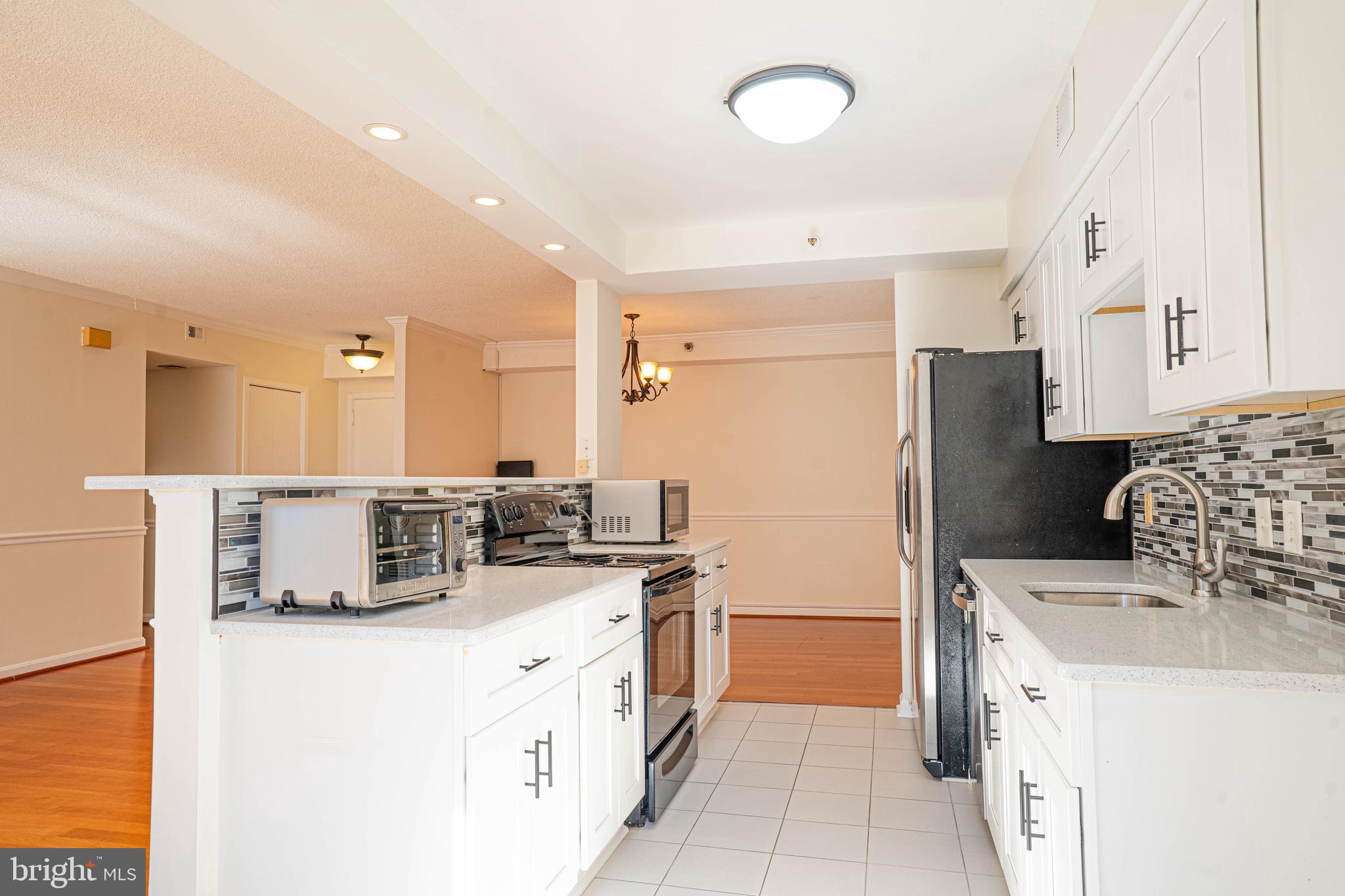 SKYLINE SQUARE CONDO - Residential Lease