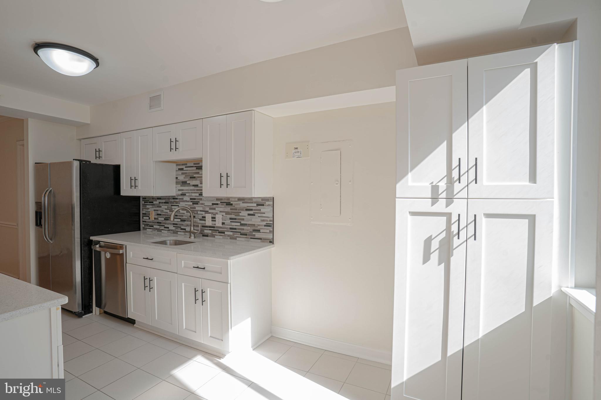 SKYLINE SQUARE CONDO - Residential Lease