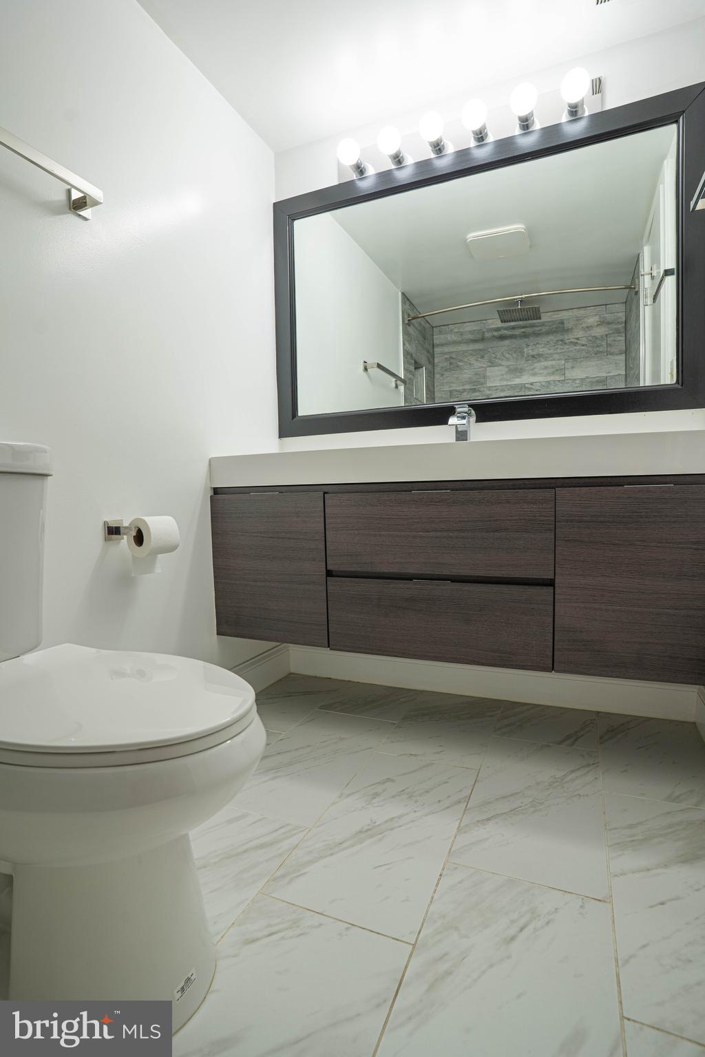 SKYLINE SQUARE CONDO - Residential Lease