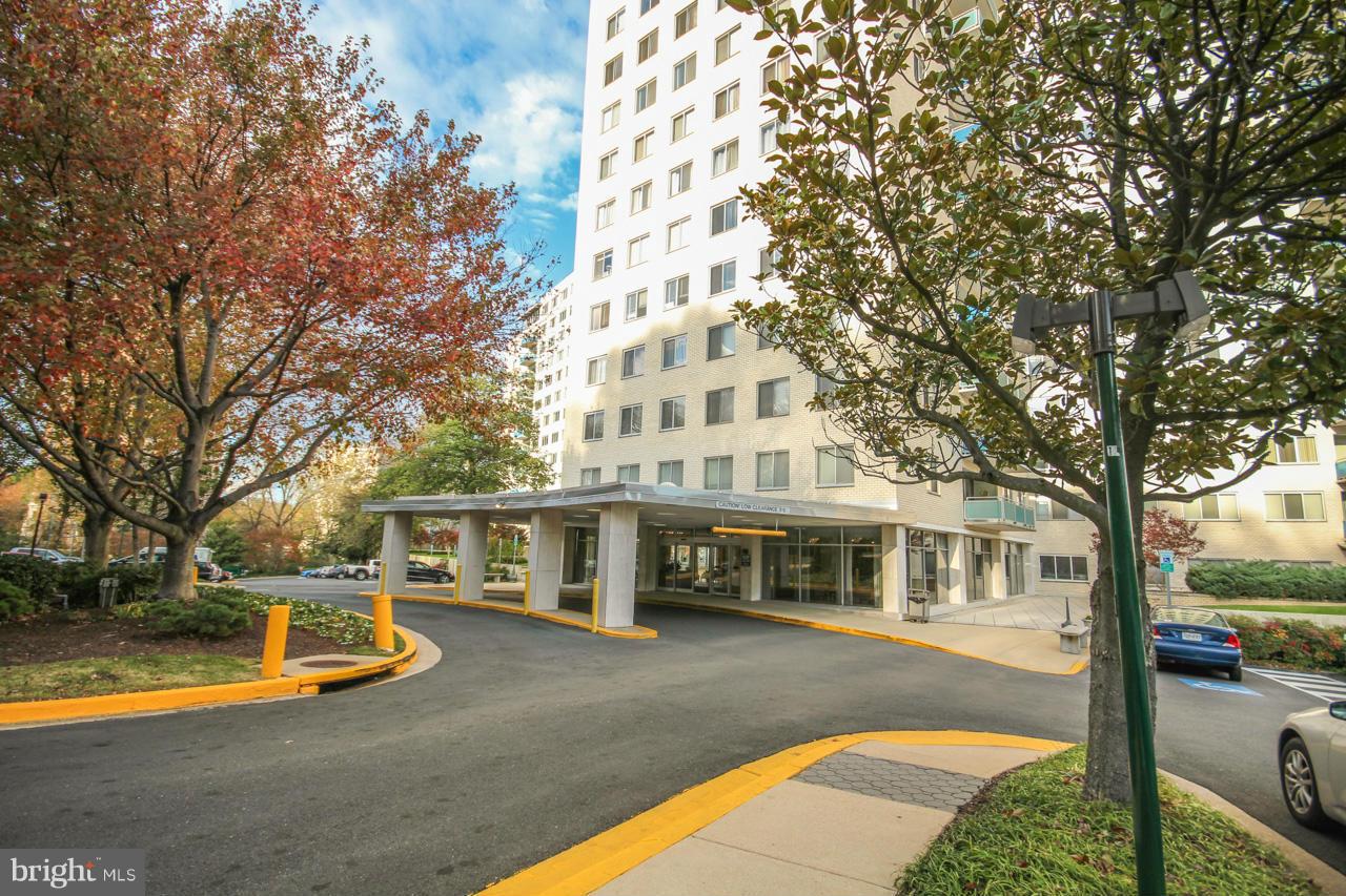 Charming 1BR, 1BA Condo offers updates & features throughout, inc. a mod kit & lt fixtures, 9 ceilings w/ crown molding, gleaming wood floors, open plan living/dining w/ walk-out access to huge patio, freshly painted BA & BR & walk-in storage closet. Building amenities inc. 24 hr frnt desk, internet, gym, library &roof lounge. 5 min walk to red line metro station, 2 min drive to I-495 & Wisc. Ave