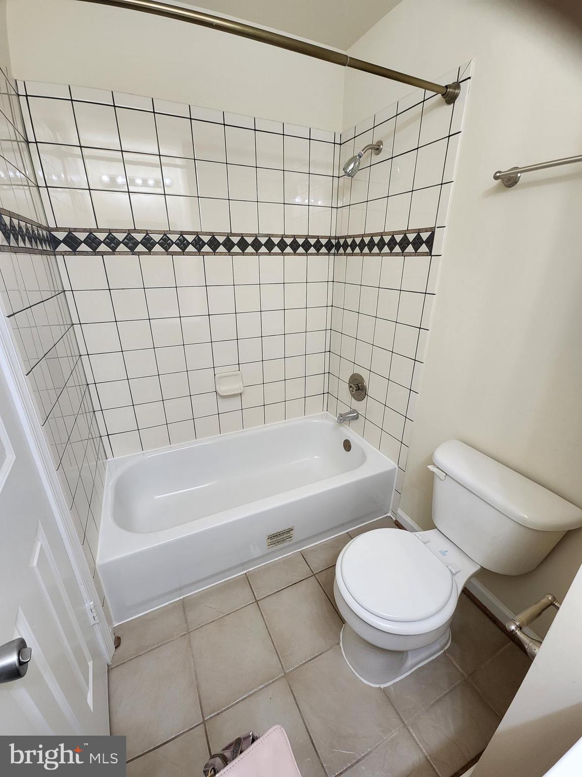 PARADISE - Residential Lease