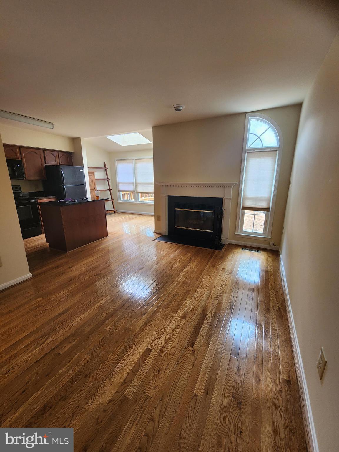 PARADISE - Residential Lease