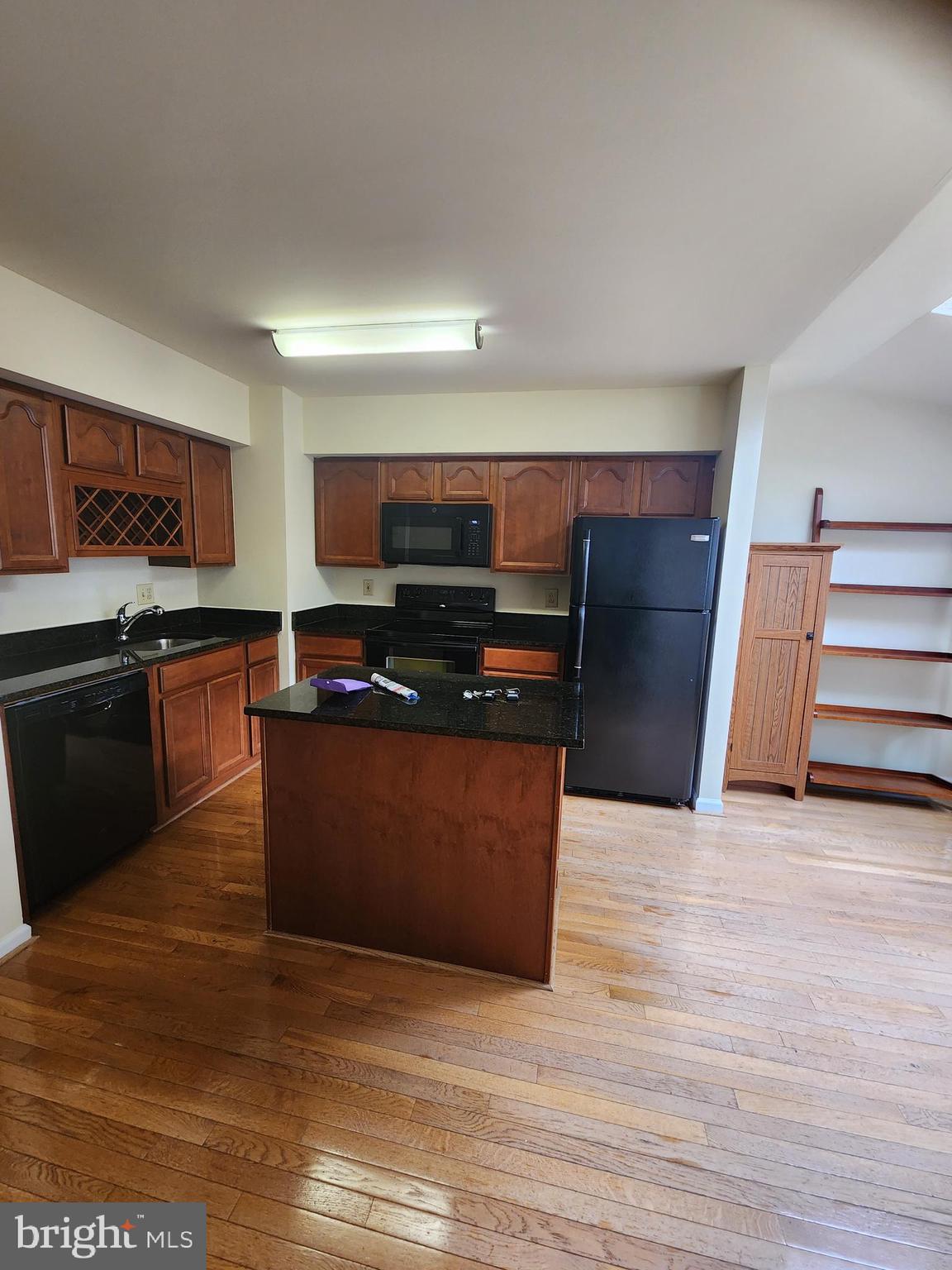 PARADISE - Residential Lease