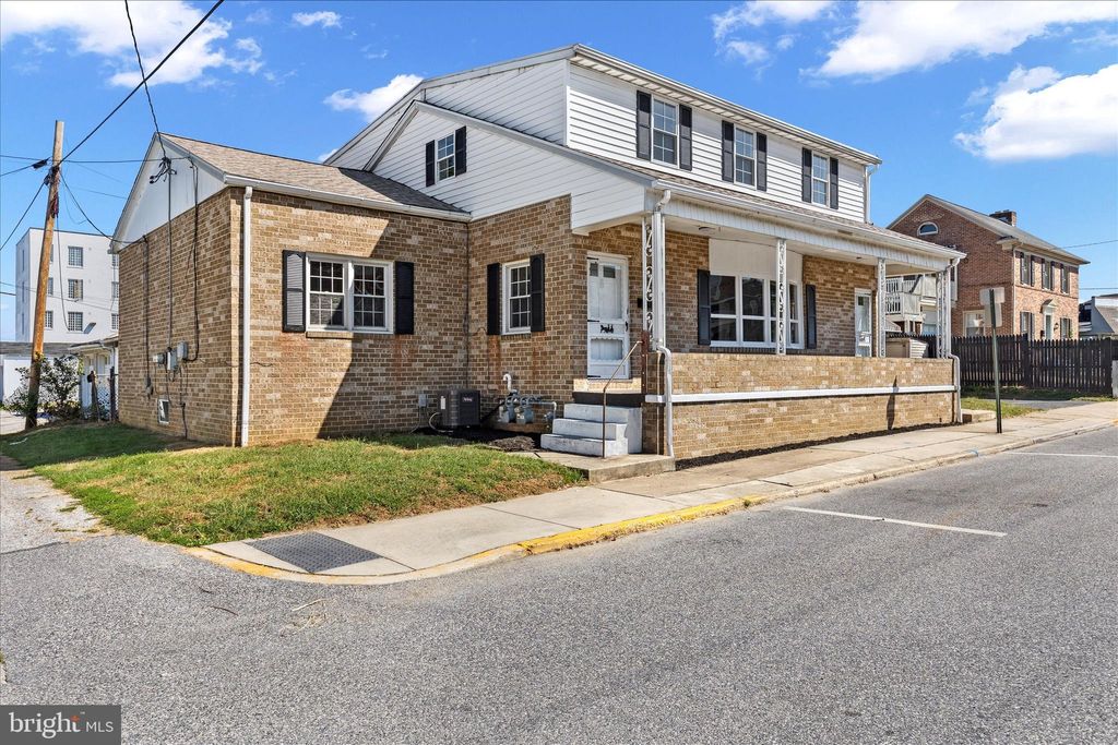 Photo of 7 N Pearl Street, YORK, PA 17404 (MLS # PAYK2089716)