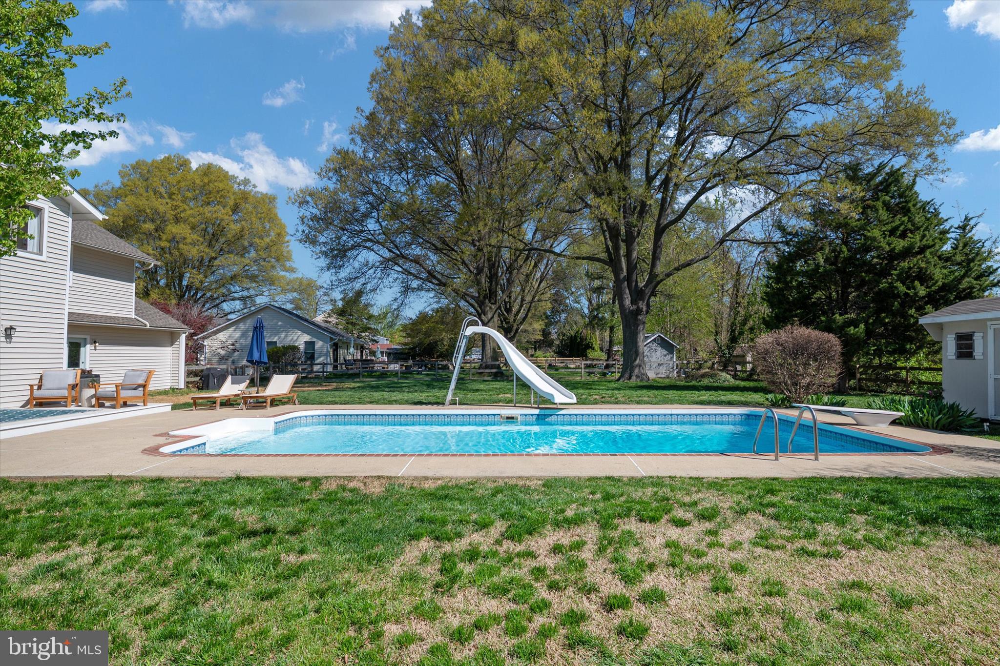 QUEEN ANNE COLONY - Residential